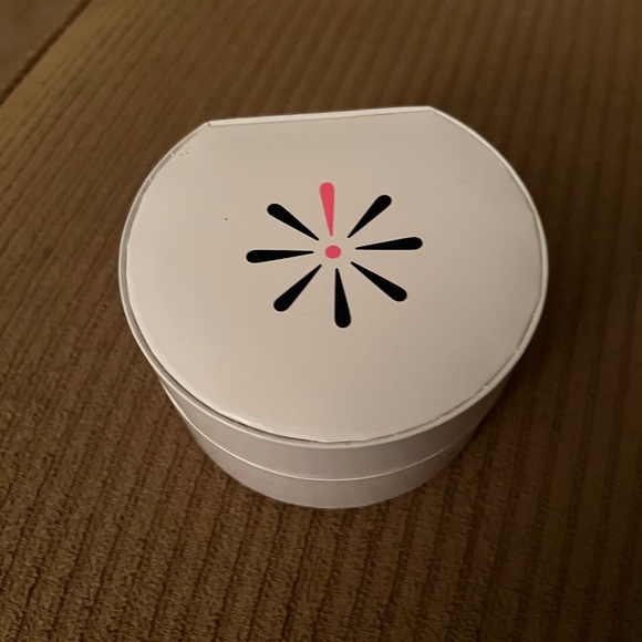 COPY - COPY - Isaac Mizrahi watch brand new needs battery - Picture 3 of 3